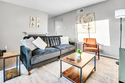 Image de Cozy Brand New Studio · 1 Bath + Gym 604