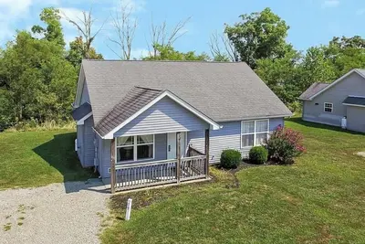 Image de Taylorsville Tranquil Retreat: 2bd/2ba with Hot Tub, Lake Access, Bourbon Trail