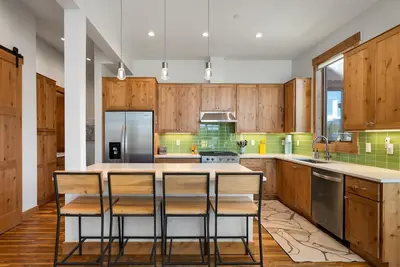 Image de Grand Park Condo E303 I Private Hot Tub I Great Views I Record Player I Discounted Attractions