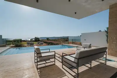 Image de Alluring Cyprus Beachfront Villa | Villa Phaethon | 4 Bdr | Private Pool |.