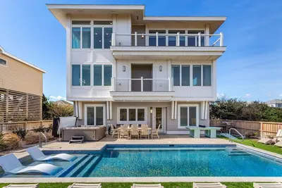 Oceanfront Oasis | Pool, Bar & Hot Tub in Corolla