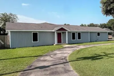 Image de Spacious 2-bedroom house with Fenced Yard in Waller