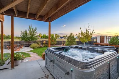 Image de The Great Escape | 6br • Gym • Hot Tub • Pets Ok!