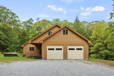 Image de Hillside Haven with Hot Tub & Fire Pit