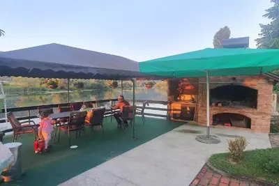 Four bedroom house with river view