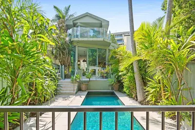 Image de Sun-Drenched Glasshouse Retreat + Pool