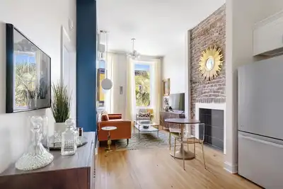 Image de The Cocktail Soiree | 4 Bedrooms | King Street!