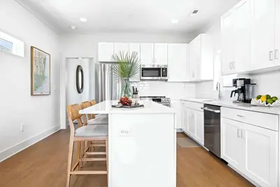 Image de Waterfront Villa with Pool & Boat Slip