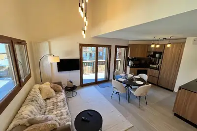 Image de Duplex élégant au centre, vue vallée, confort moderne