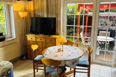 Image de Dat Friesenhuus 2 for 4 persons in Aurich at the bathing lake! Pet friendly!