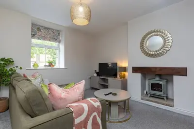 Image de Pass the Keys | Foxglove Cottage – Cosy Countryside Retreat