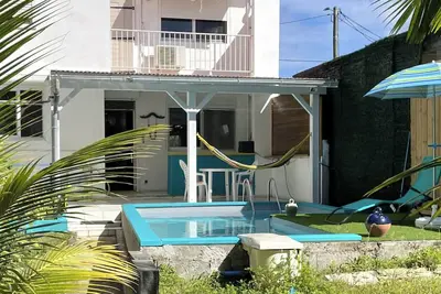 Image de Villa au cœur de Port-Louis avec jardin tropical avec piscine privative