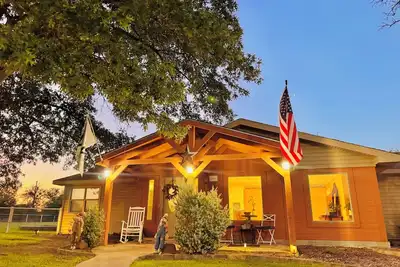 Image de Rustic Texas Getaway Private 2-Suite Hacienda Near Eagle Mountain Lake