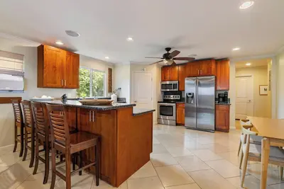 Image de \"Hale Opaka\" | Beach Access, 6 Br, 2 Kitchens, A/C