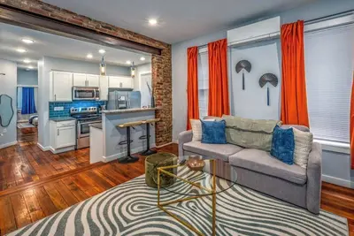 Image de Otr by Findlay+Sleeps 6ppl+Lux King Bed+Private Balcony+Wifi+2nd Fl