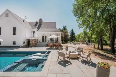 Image de Dreamy 5 -bedroom farmhouse close to everything