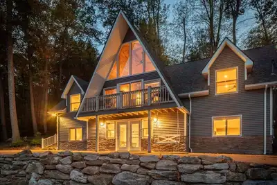 Image de Lakeside Hill Chalet in Deep Creek - Hot Tub, Dock & Minutes to Wisp Ski Resort