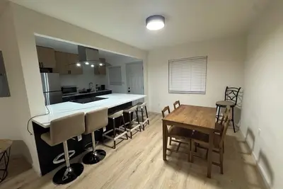 Image de Fabulous 2-bedroom condo with Ac in Oakland