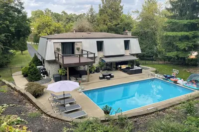 Posh Pittsburgh - Portal to Peace