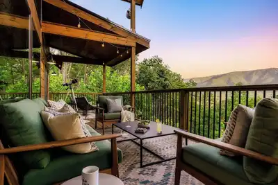 Image de Chara Vista Cabin: A Smoky Mountain Retreat