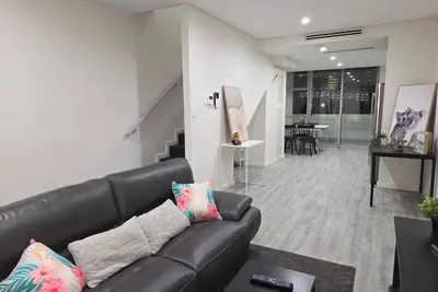 Image de Camperdown one 13 Close to bus stop and Syd Cbd