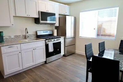 Image de 1 bedroom studio centrally located in Riverside Close to Cbu, parkview and 91fwy