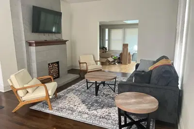 Image de Updated 3-bedroom historic house in welcoming Independence with Ac