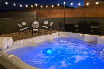 Image de Hot Tub, Kayaks, Game Room, Boat Parking, Fire Pit, King, Wd