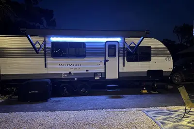 Image de Moonlite Wolf Rv: King, Bunks, Fire Pit & Outdoor!