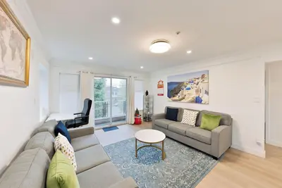 Image de Spacious, Cozy & Central near Downtown & Airport