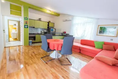 Image de Two-Bedroom Apartment With Lake View