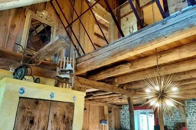 Image de Le GÎTE Du Bois De L’Hiver, grande de caractère au pied du Puy-de-Dôme