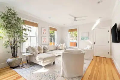 Image de Brooke Haven | 1885 Restored 6bd House