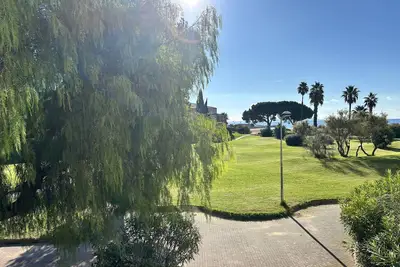 Image de Studio cabine proche plage avec balcon et parking privatif