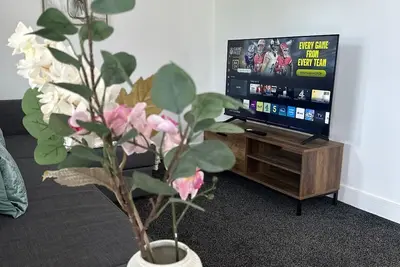 Image de Newly refurbished 2-bedroom flat + Free Parking