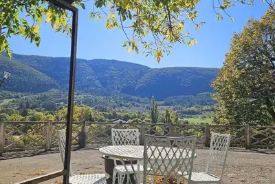 Image de Maison de famille au centre du village avec un jardin privatif