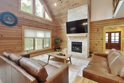 Image de Golden Crest | Hot Tub, Fire Pit, Movie Theater