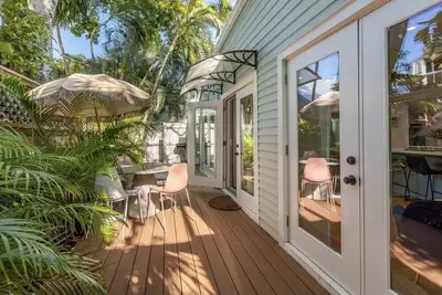 Image de Quaint Key West Escape Old Town - Local Living