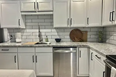 Image de Charming 3-bedroom/2 bath house with twin beds & pool & garage