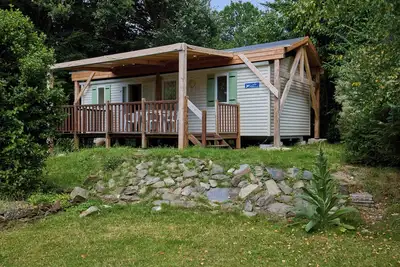 Image de mobil home : berge du canal de Nantes à Brest