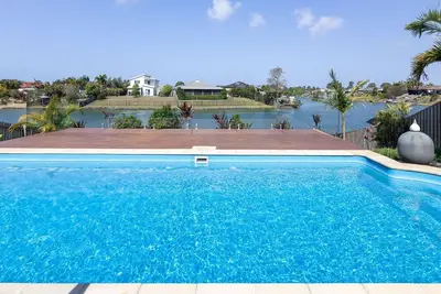 Image de 4-Bedroom Endeavour Poolside Escape