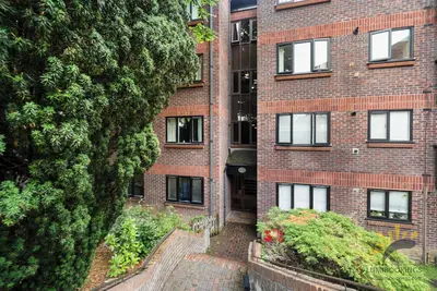 Image de 2-Bed 2-Bath Garden View Flat Walk to Bromley Station & High Street WiFi Parking
