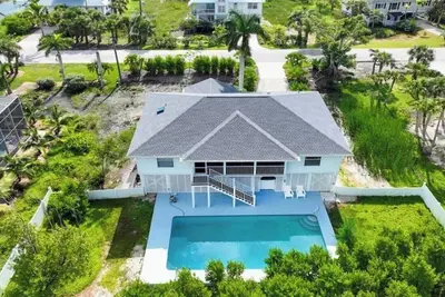 Image de Sanibel SUNsation with pool and fenced yard, pet friendly