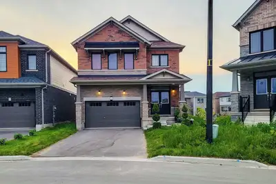 Image de Entire 4 bedroom Luxury house in Caledonia/Haldimand Very Close to Hamilton.