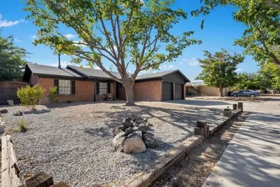 Image de Marvelous 3-bedroom house with a GameRoom in Albuquerque.