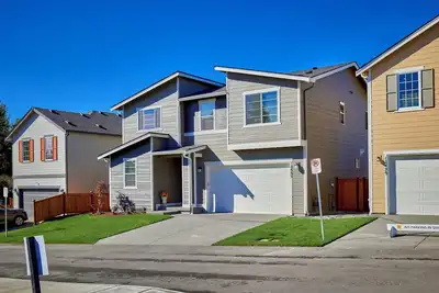 Image de Monthly Rentals @ New Lux Modern 4 bd /3 ba Fully Stocked!