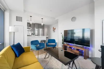 Image de Stylish 2br Condo in the Heart of the South