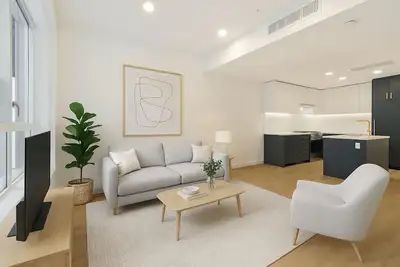 Image de Cozy 1br+Den w/ Patio & Dual Entry by Lougheed. Easy Access to Hw1 + Everywhere!