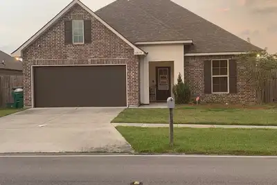 Image de Charming 3-bedroom house with Ac 15 minutes outside the city.