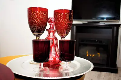 Image de 1 Br + den East Van near The Drive & Trout Lake